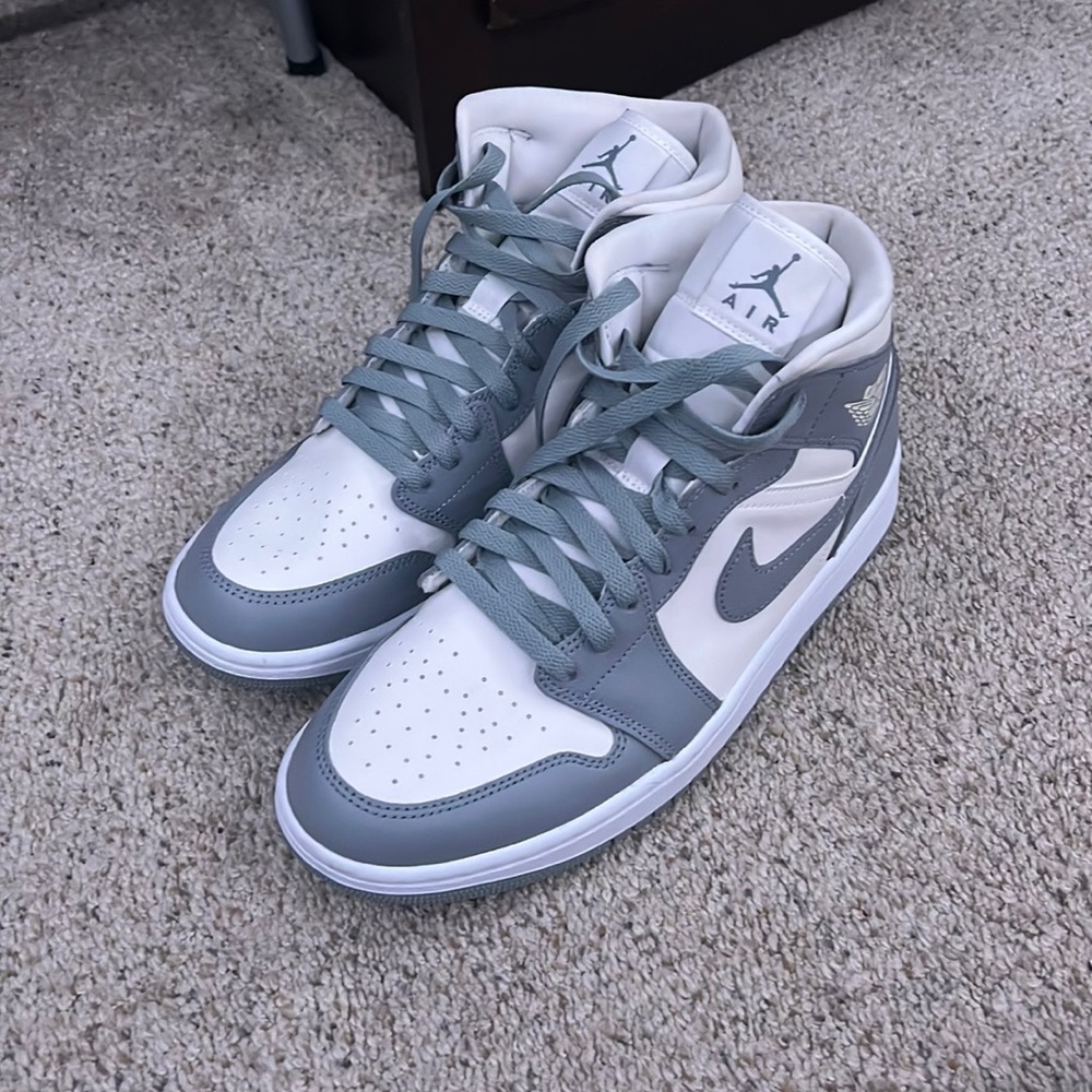 Jordan 1 mid stealth